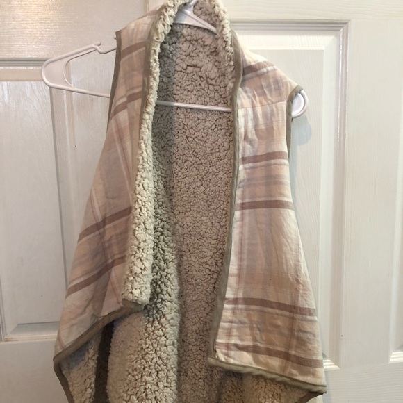 Women’s Sherpa Vest - Picture 2 of 2